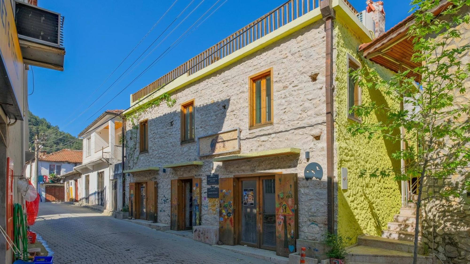 Bed & Breakfast Uezuemlue Evleri *