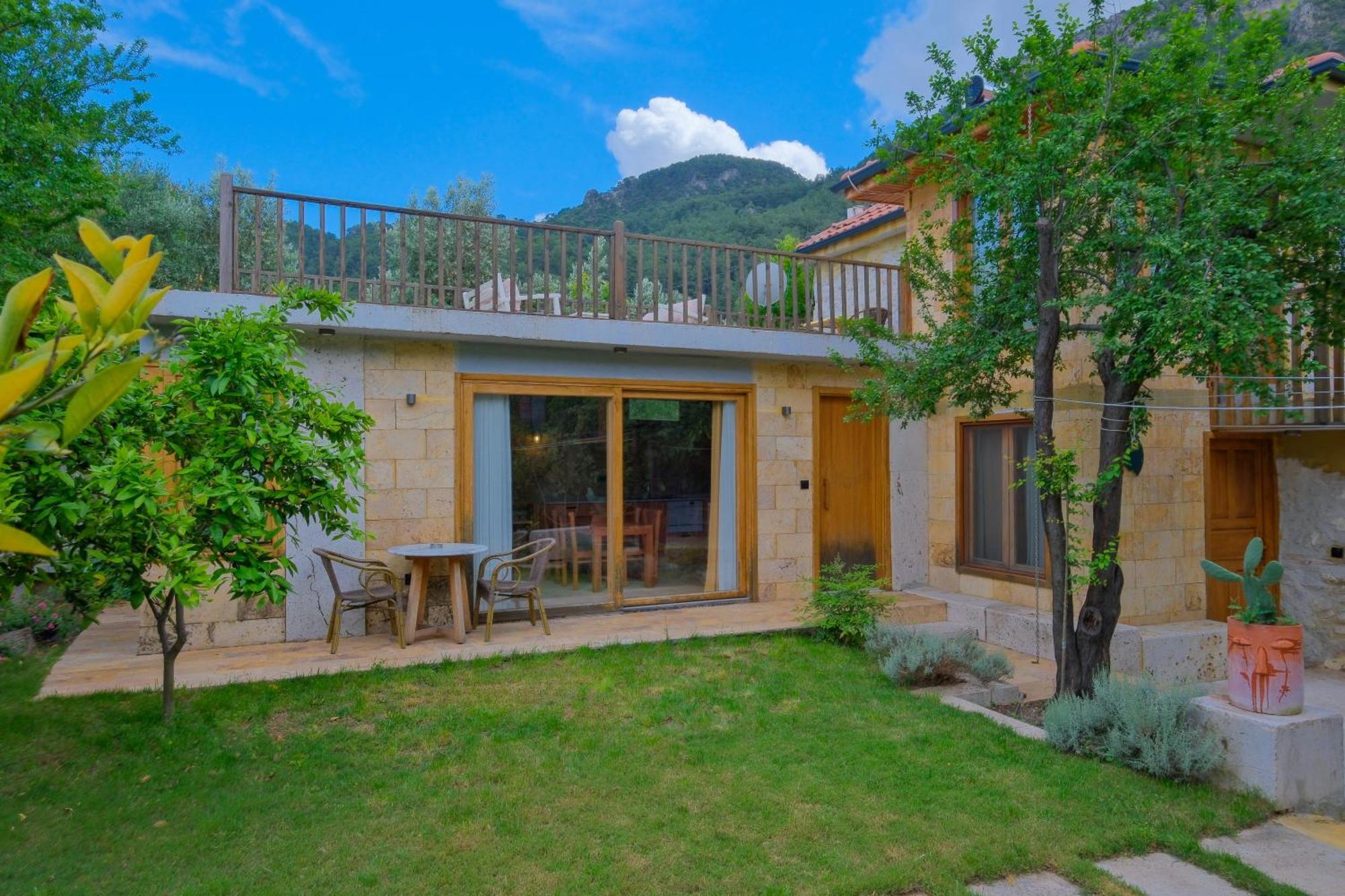 Bed & Breakfast Uezuemlue Evleri *