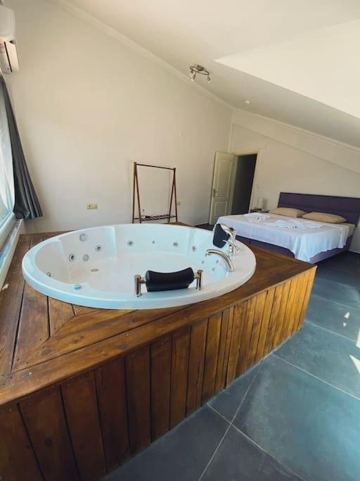 Luna House - Manzara, Jakuzi, 4 Yatak Odasi Apartment Fethiye