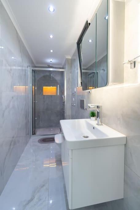 Seashell House - Private, Luxury, Pool, Sauna Villa