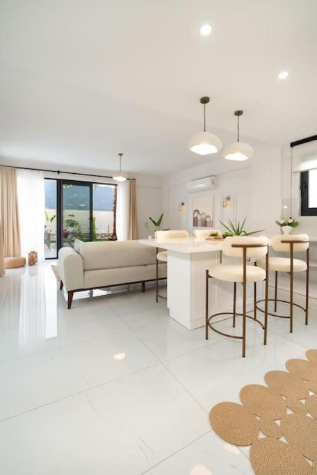 Villa Seashell House - Private, Luxury, Pool, Sauna