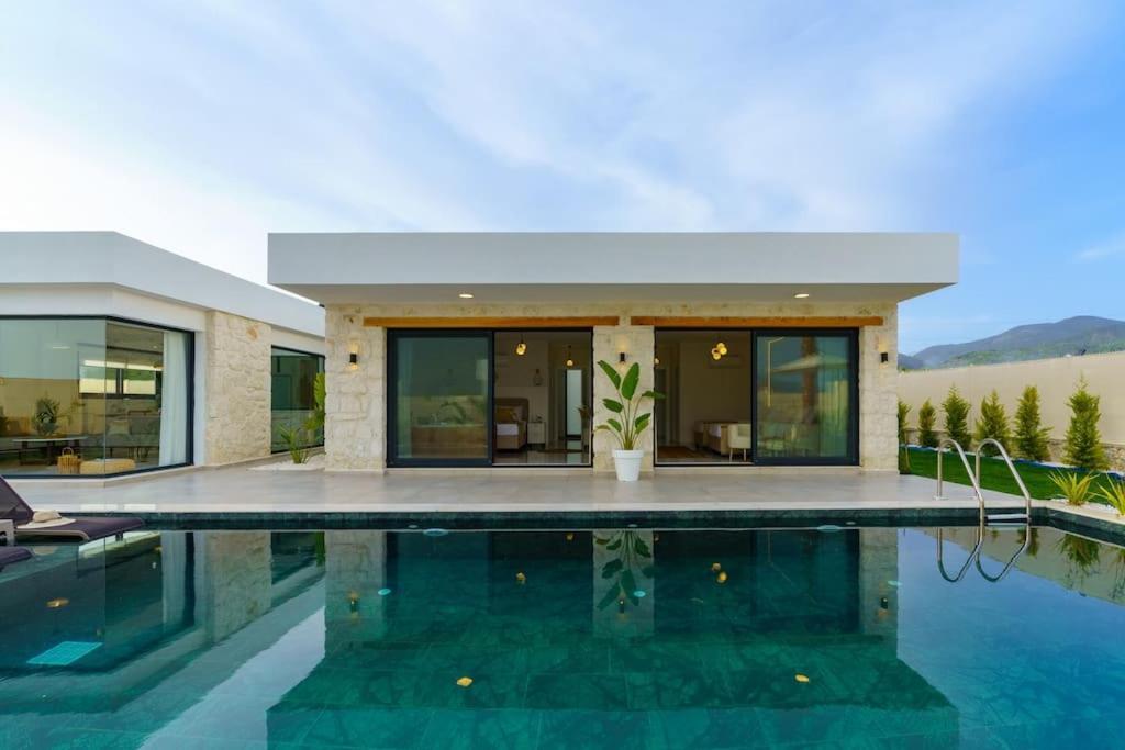 Villa Seashell House - Private, Luxury, Pool, Sauna