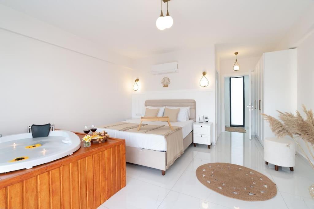 Seashell House - Private, Luxury, Pool, Sauna *