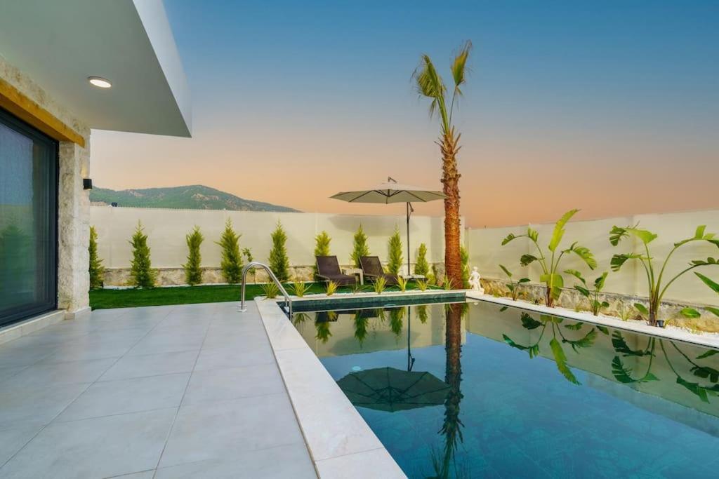 Seashell House - Private, Luxury, Pool, Sauna Villa *