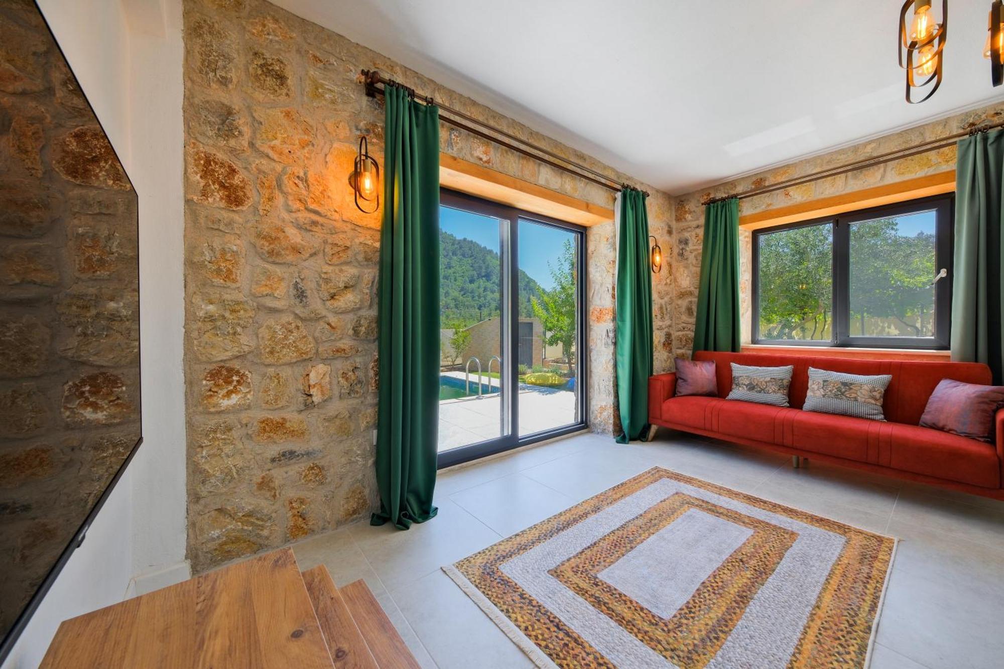 Kizilbella 2, Lueks Havuzlu Korunakli Tas Villa *