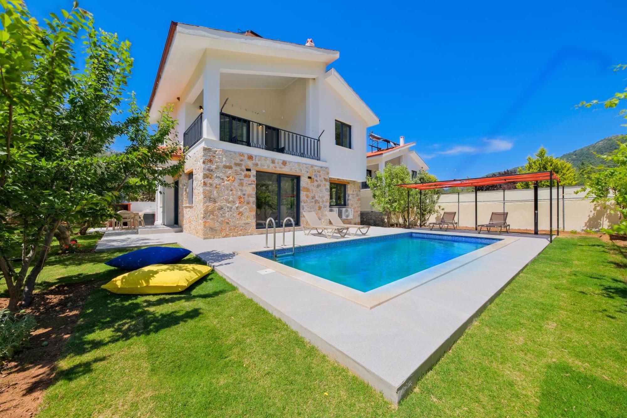 Kizilbella 2, Lueks Havuzlu Korunakli Tas Villa