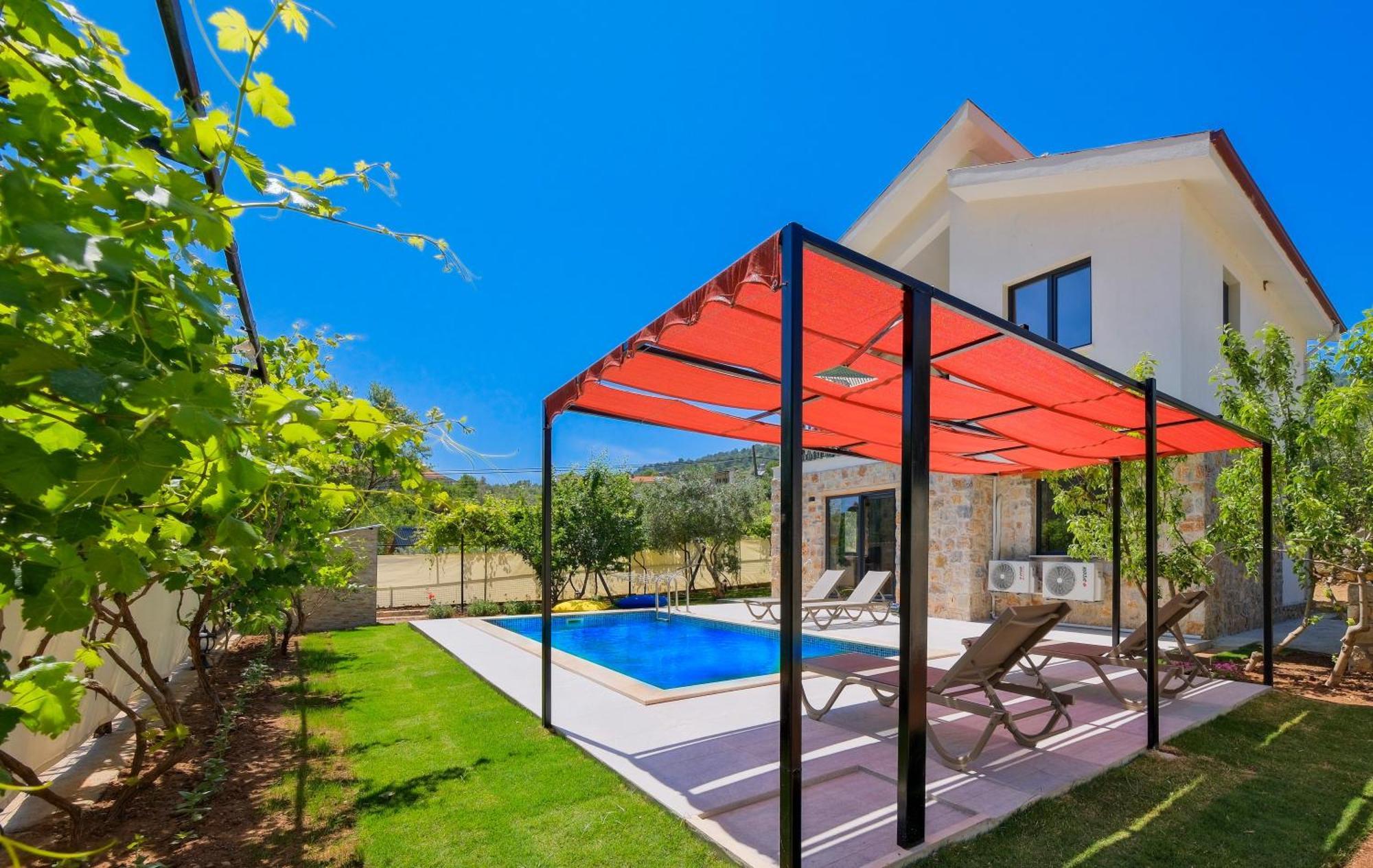 Kizilbella 2, Lueks Havuzlu Korunakli Tas Villa