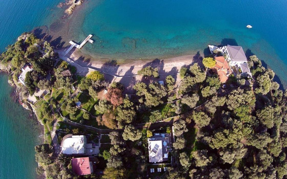 Ada Villa