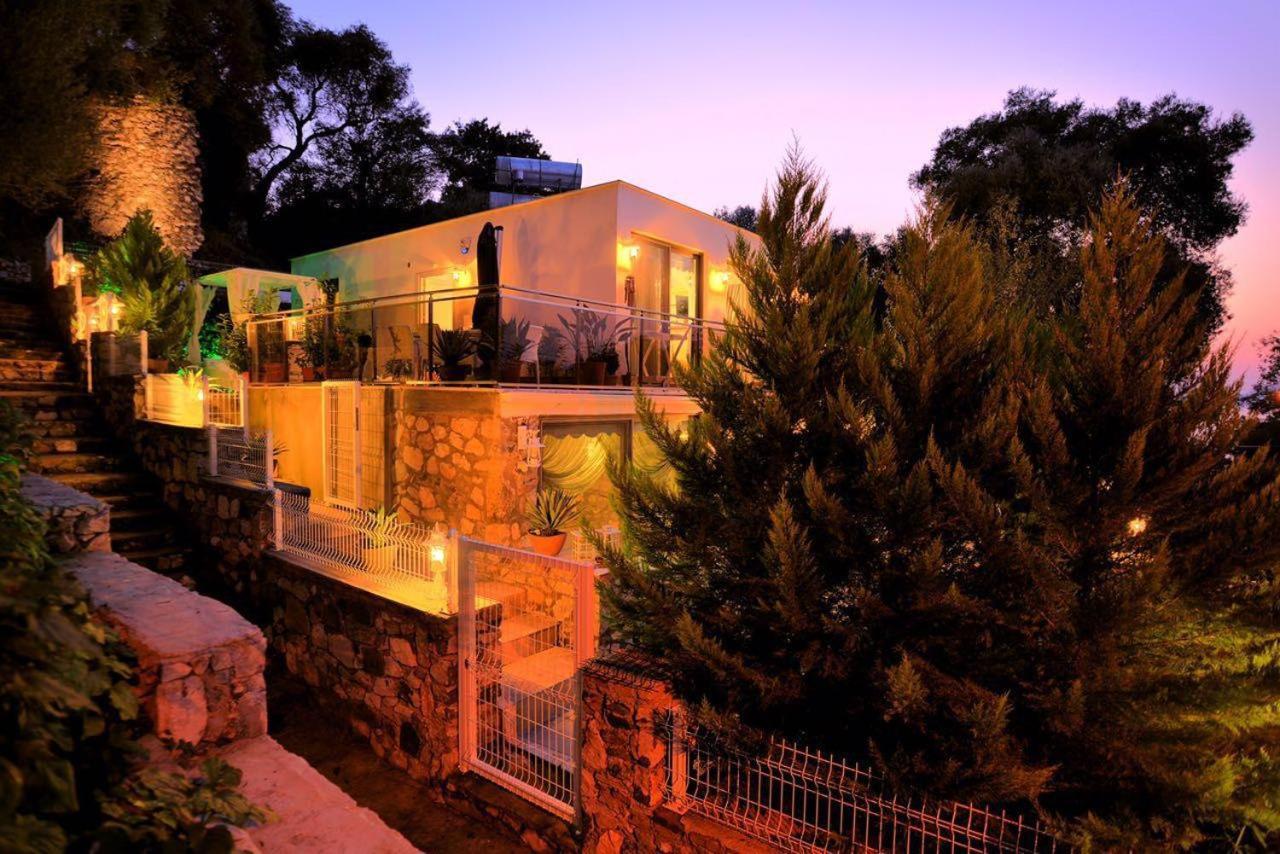 Ada Villa