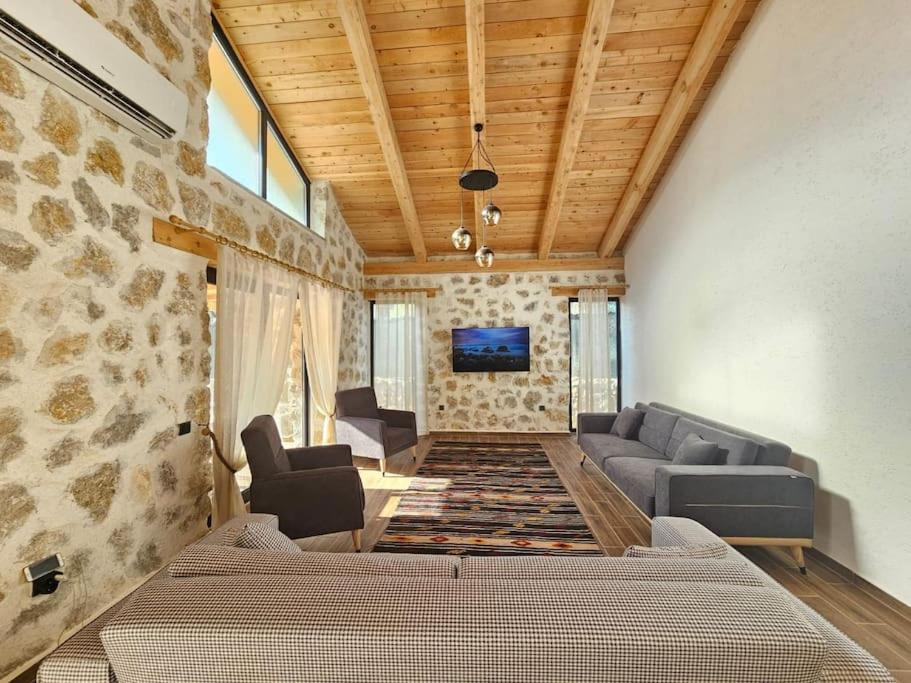 Sarnic Villa *