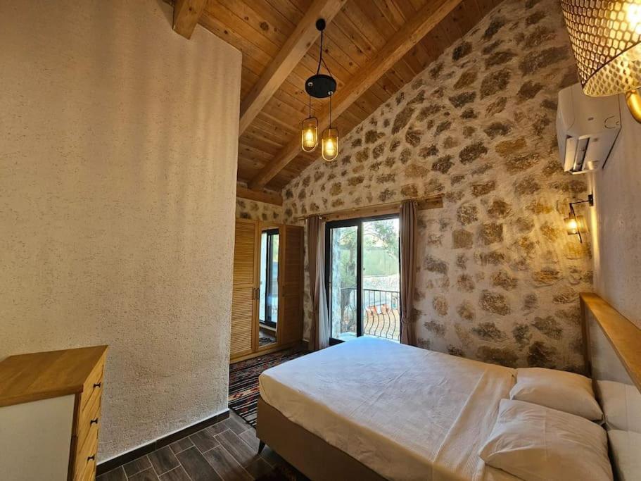 Sarnic Villa *