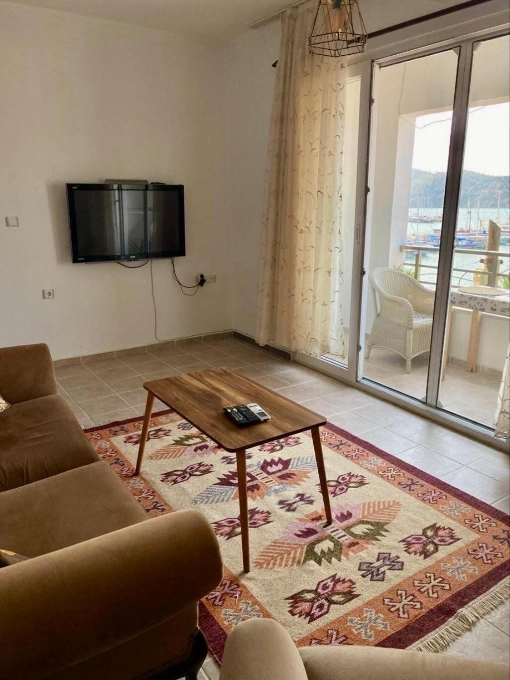 Apartment Harbour View 3 *