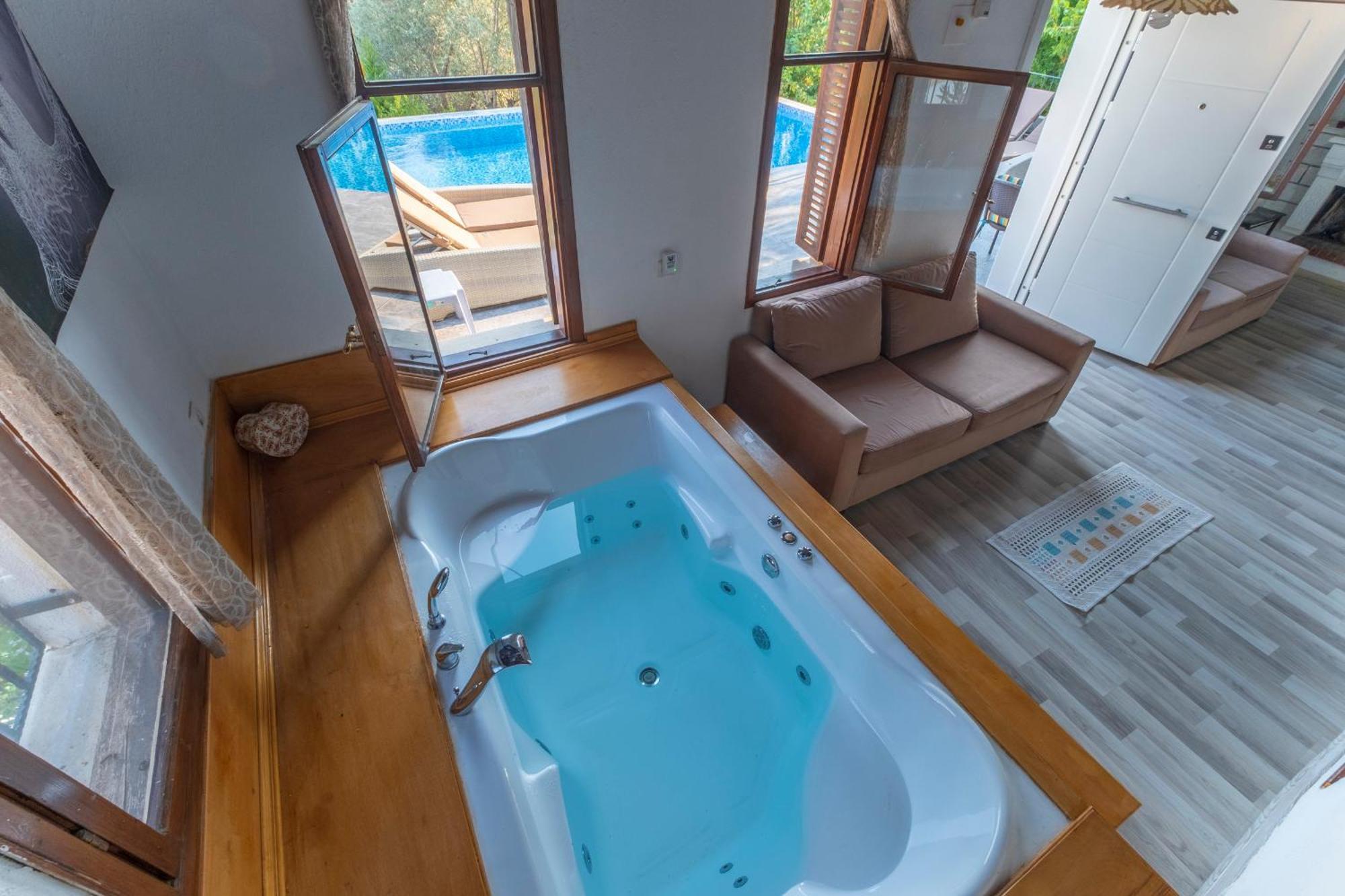 Villa Rose Garden With Private Pool And Jacuzzi *