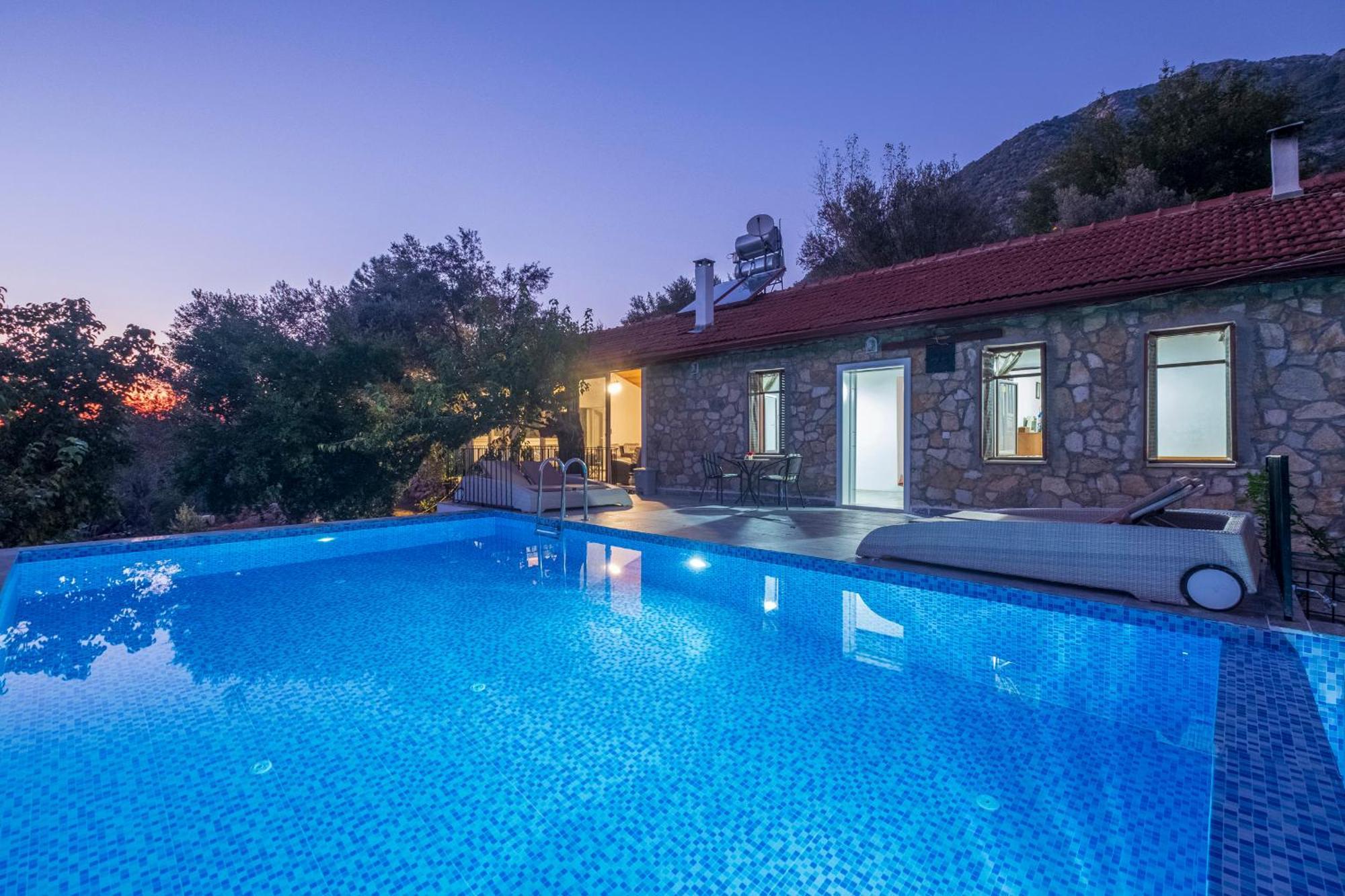 Rose Garden With Private Pool And Jacuzzi Villa