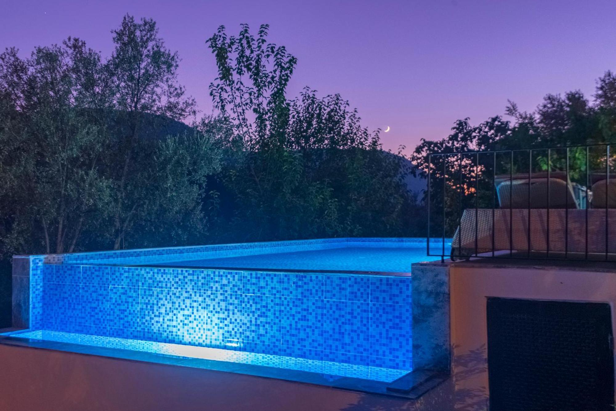 Villa Rose Garden With Private Pool And Jacuzzi