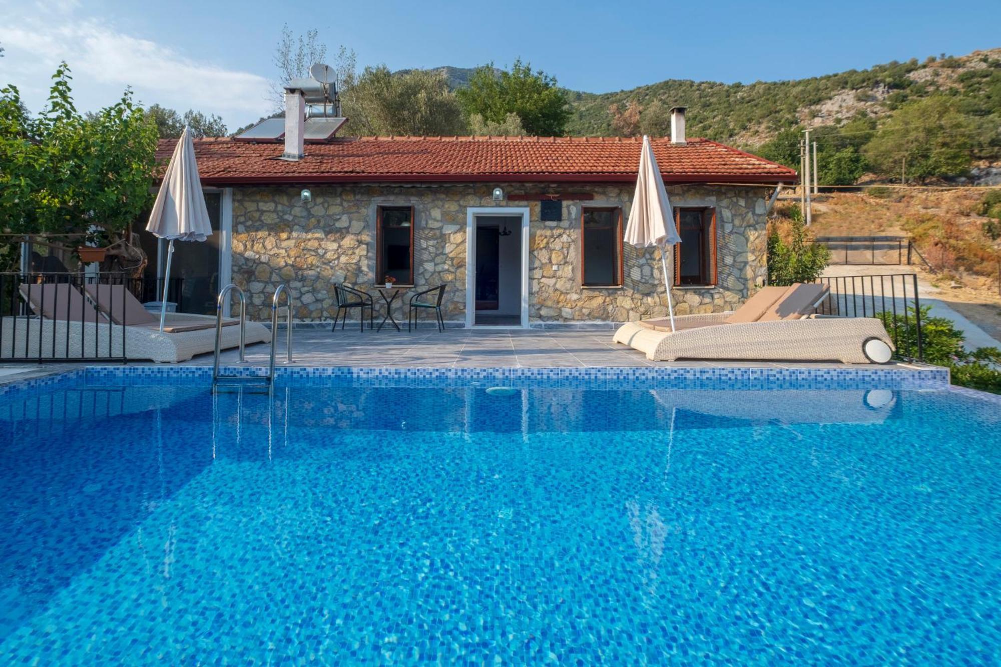 Rose Garden With Private Pool And Jacuzzi Villa *