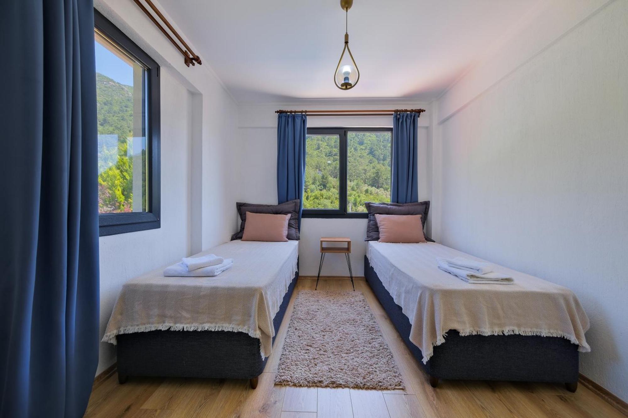 Kizilbella 1, Lueks Havuzlu Korunakli Tas Villa