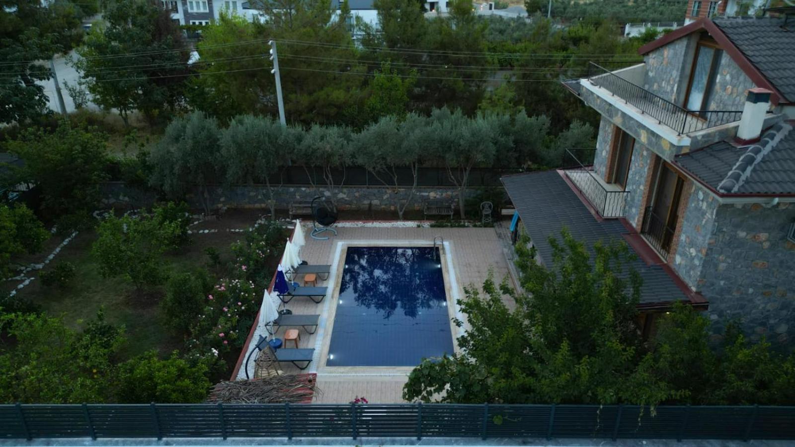 Lueks Bahceli Oezel Havuzlu Villa Fethiye