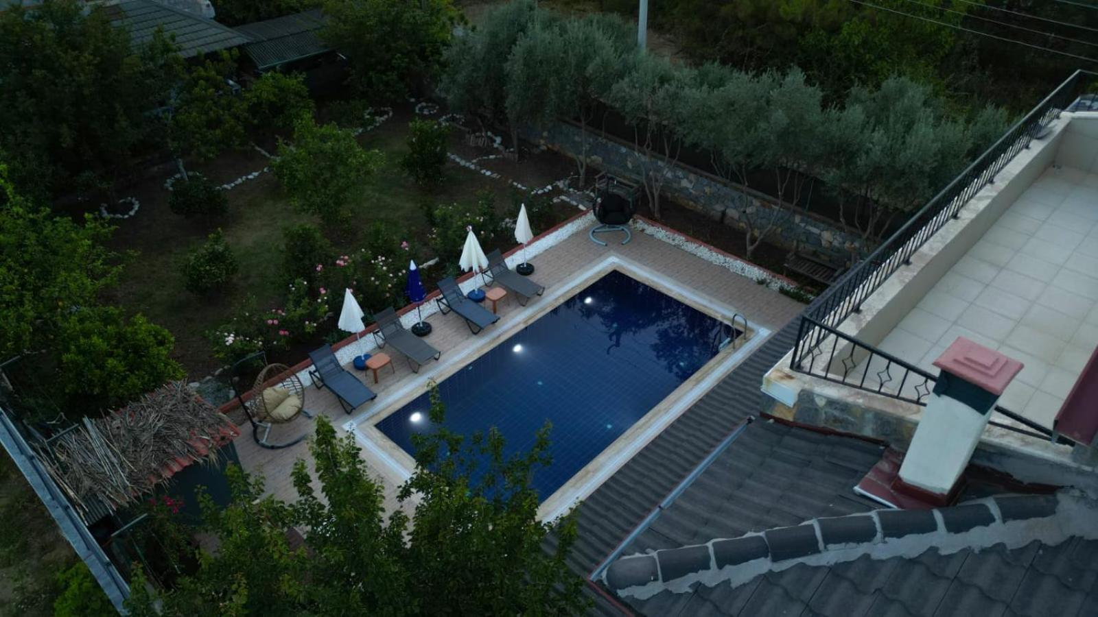 Lueks Bahceli Oezel Havuzlu Villa Fethiye
