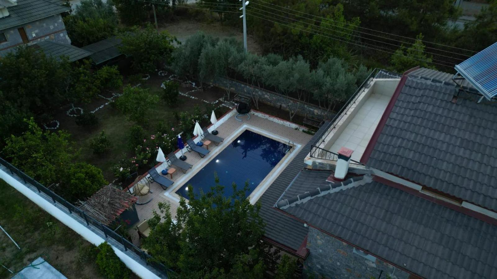 Villa Lueks Bahceli Oezel Havuzlu
