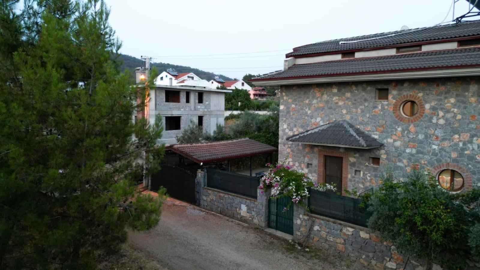 Villa Lueks Bahceli Oezel Havuzlu Fethiye