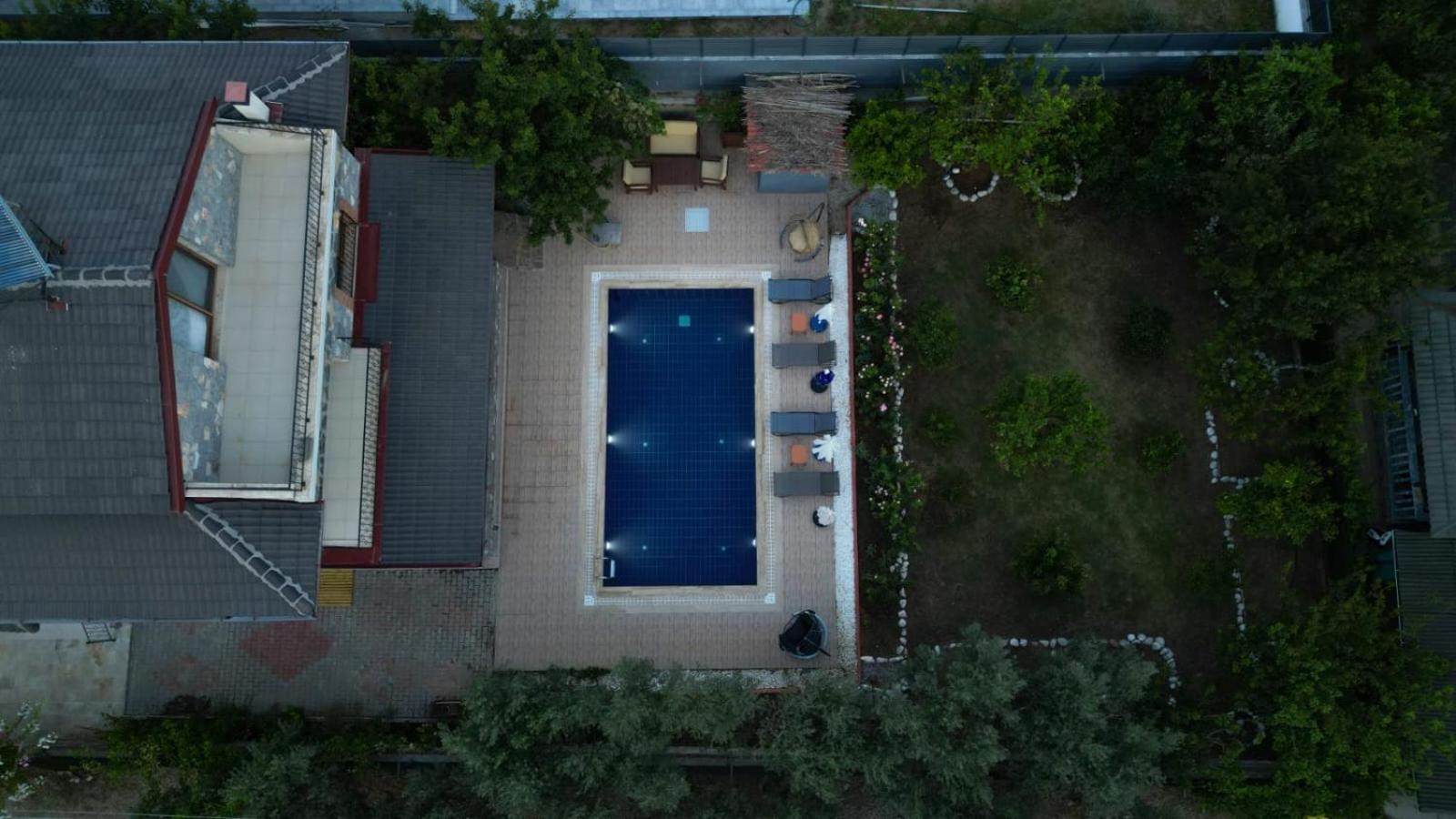 Villa Lueks Bahceli Oezel Havuzlu