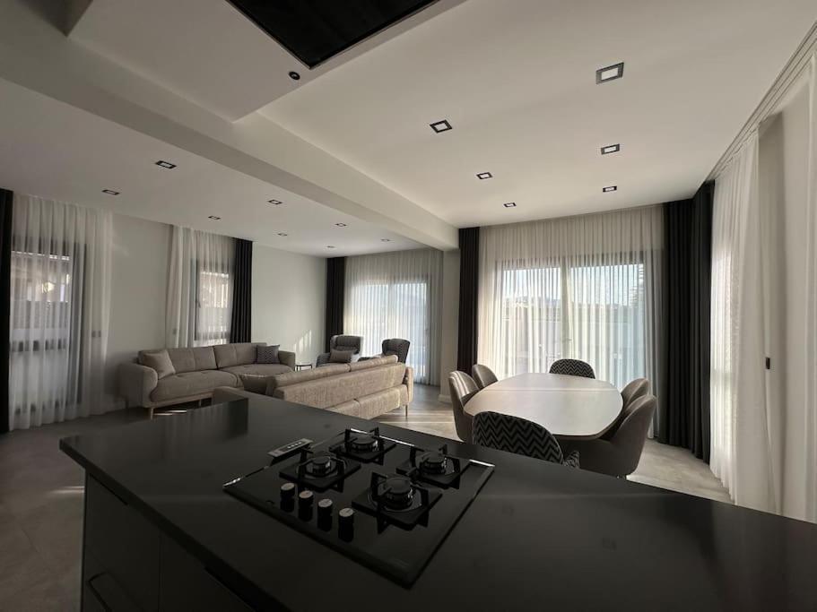 Venezia 4 Bedrooms Villa *