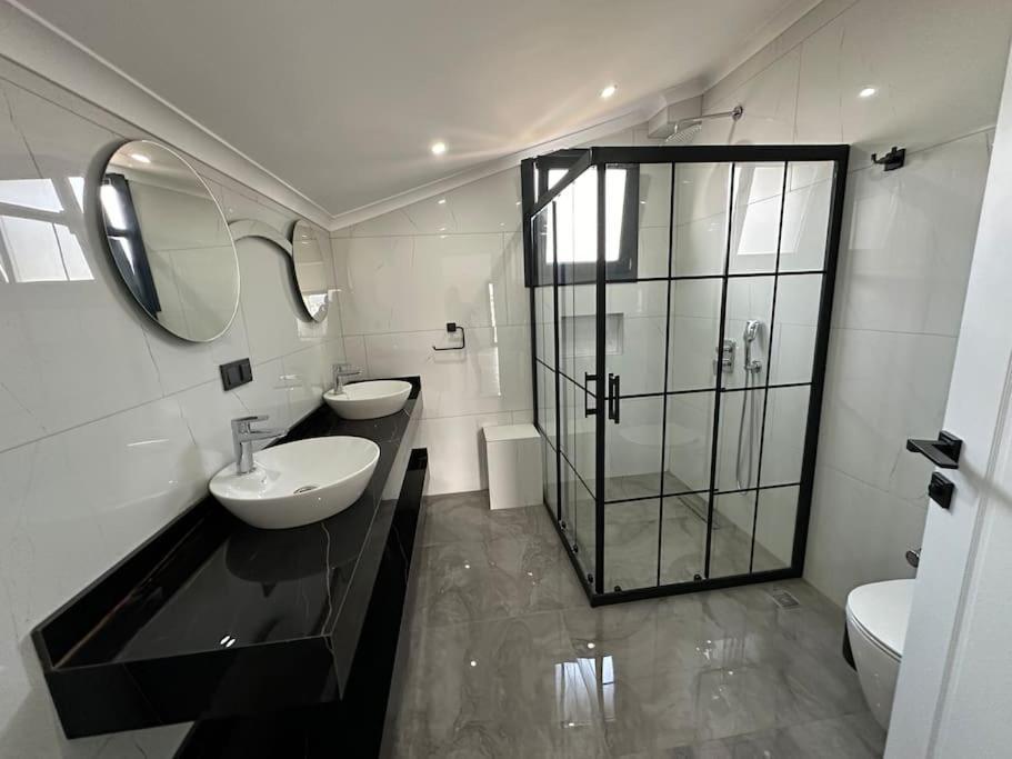 Venezia 4 Bedrooms Villa *