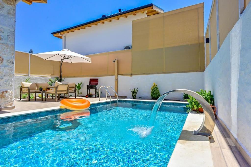 Canoezue 4 Villa *