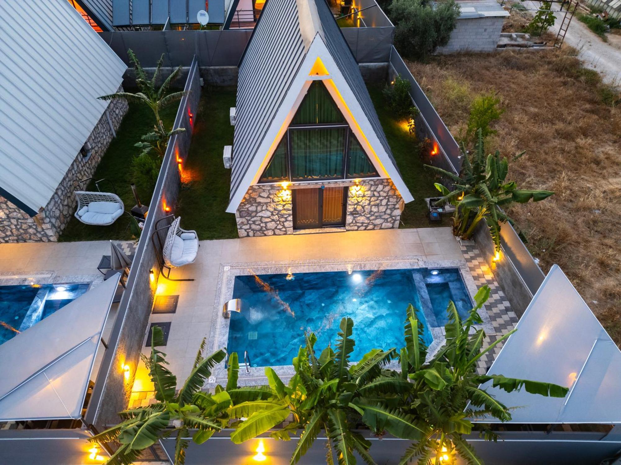 Ada Villa
