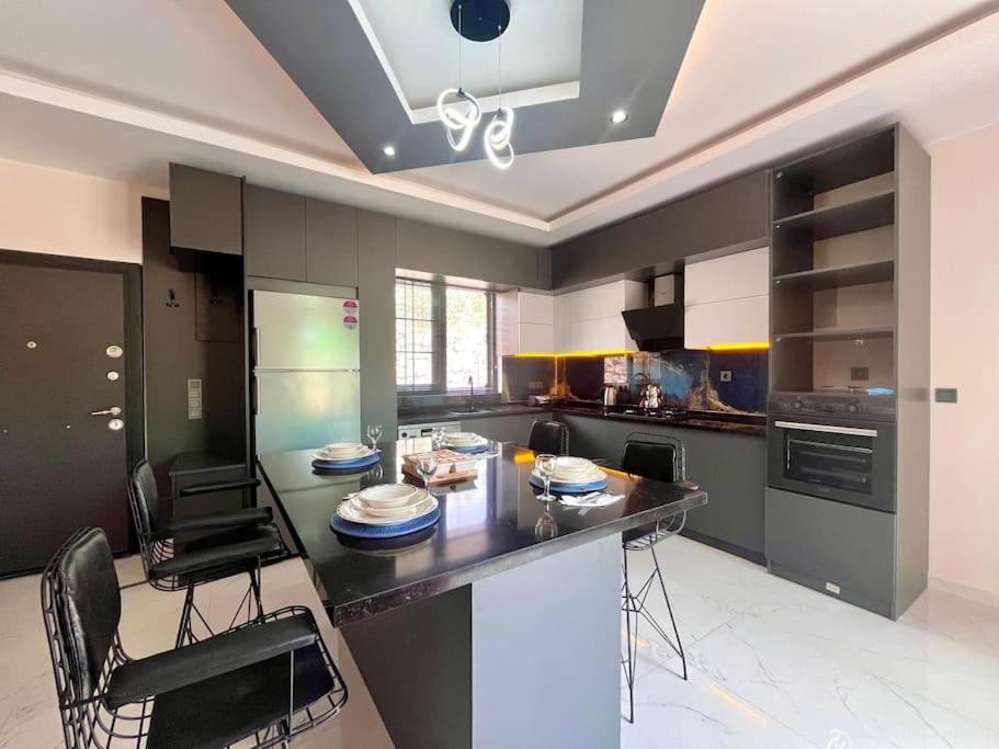 Villa Grey - *