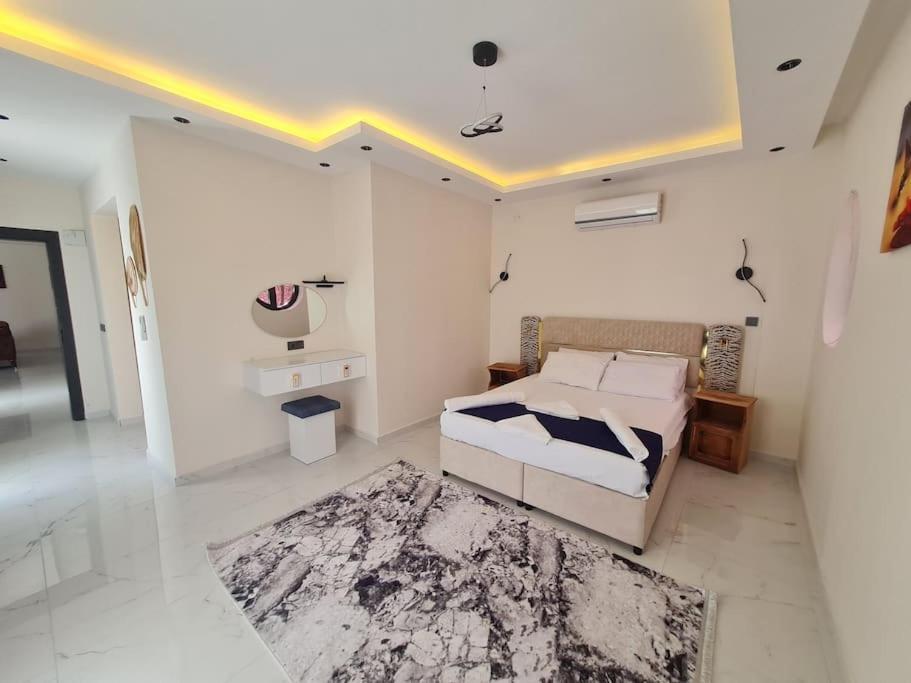Grey - Villa *