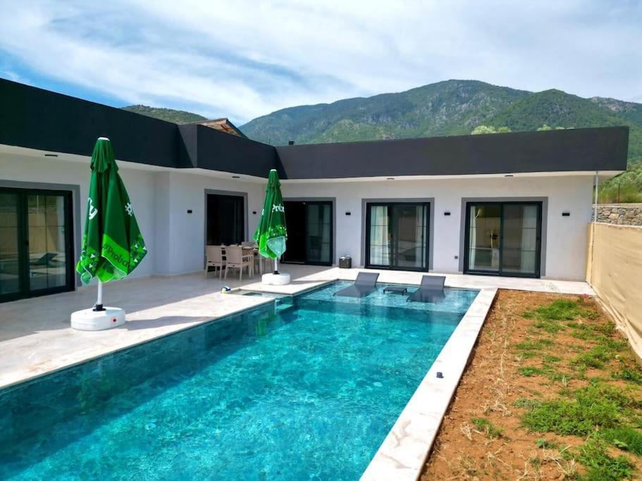 Grey - Villa *