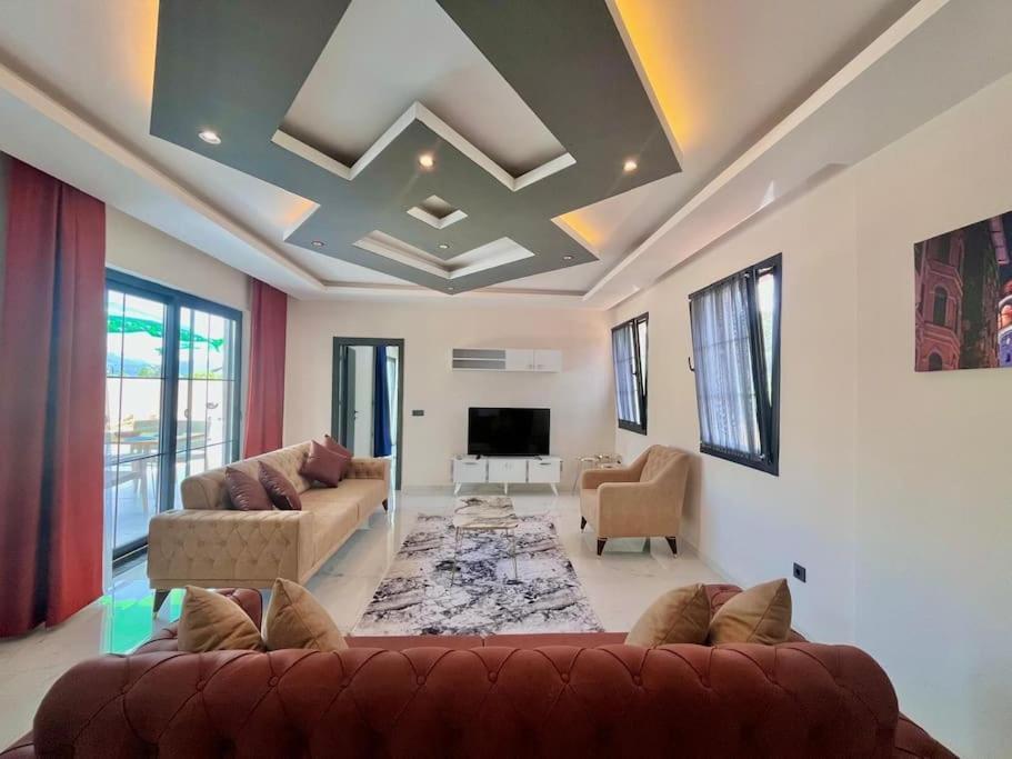 Grey - Villa