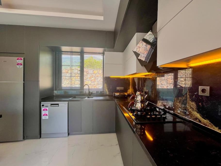 Grey - Villa *