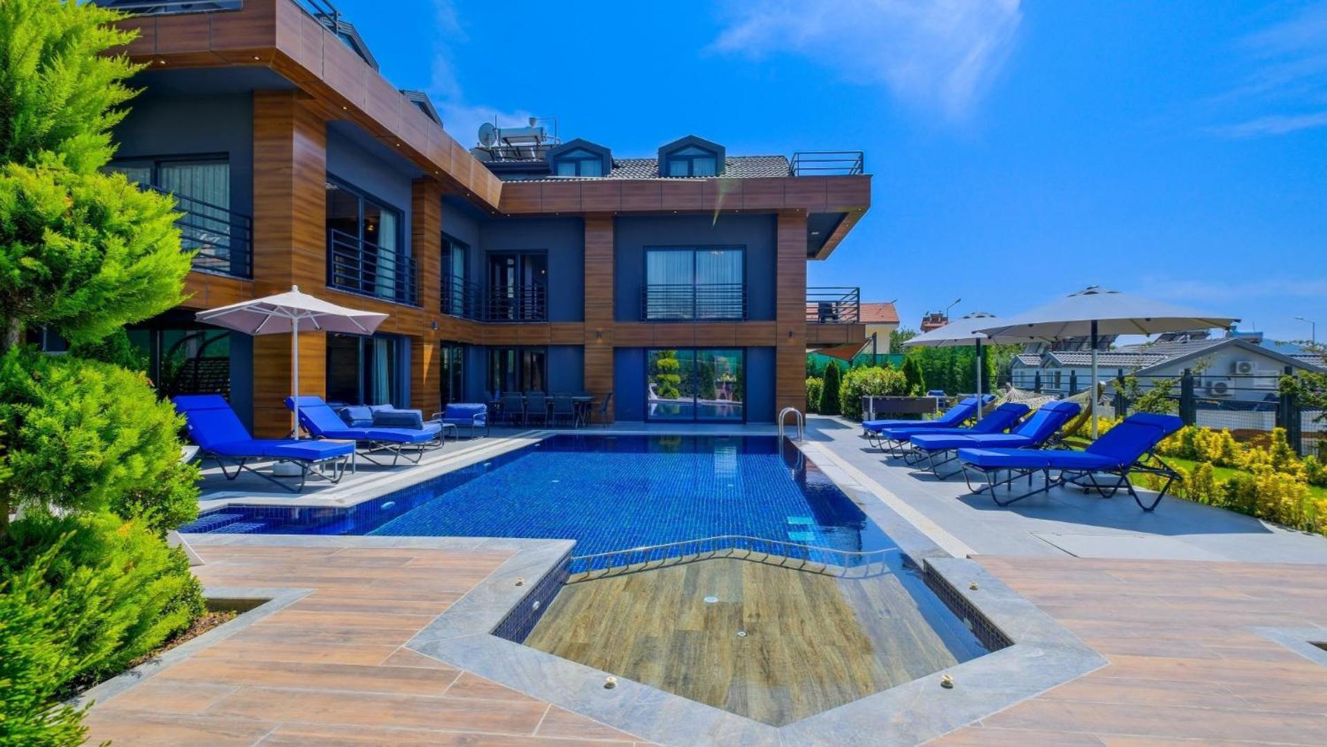 Villa Oludeniz 4 Bedroom 4979 *