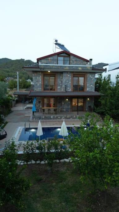 Tuzlu Sistem Havuzlu Luks Villa