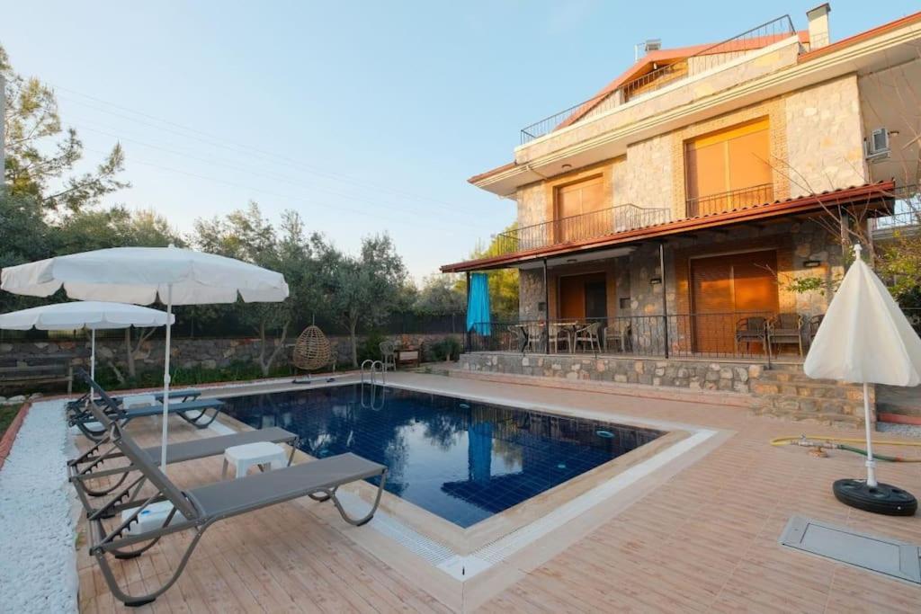 Tuzlu Sistem Havuzlu Luks Villa Fethiye