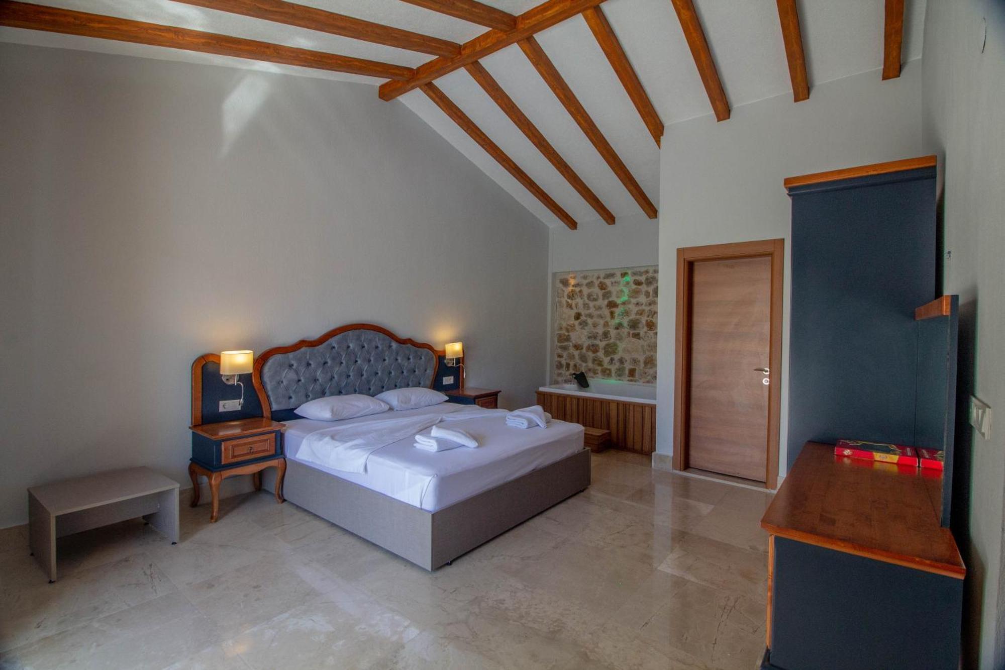 Villa Tlos Deluxe 3+1 ,oezel Havuzlu, Fethiye