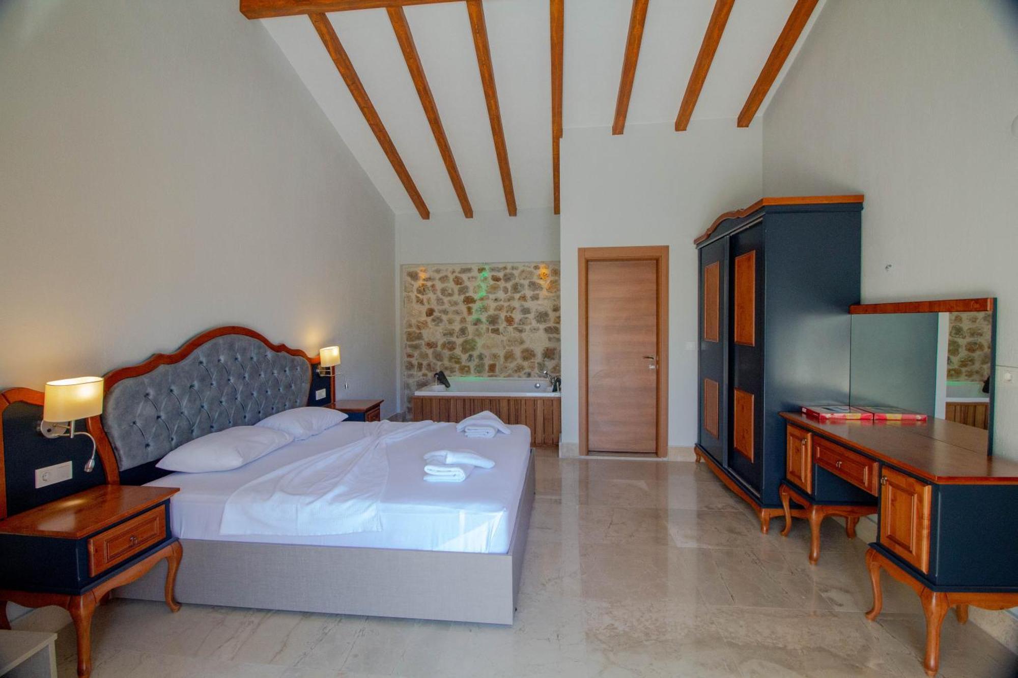 Tlos Deluxe 3+1 ,oezel Havuzlu, Fethiye