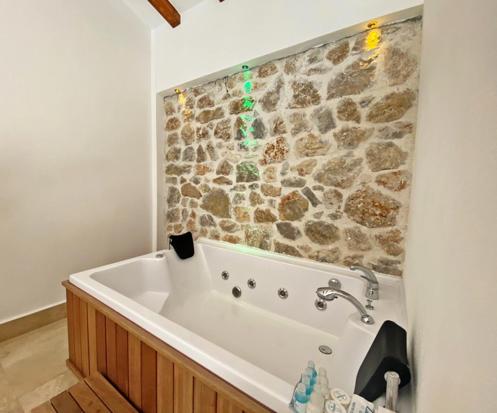 Villa Patara Serenity 3+1 Villa, Oezel Havuzlu,