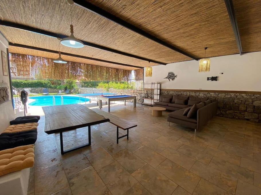 Large With Private Heated Outdoor Pool Villa *