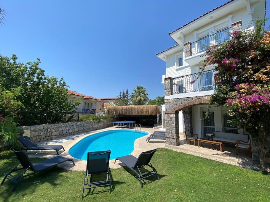 Large With Private Heated Outdoor Pool Villa