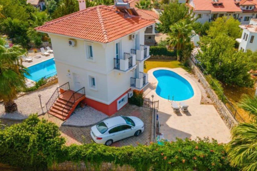 Large With Private Heated Outdoor Pool Villa *