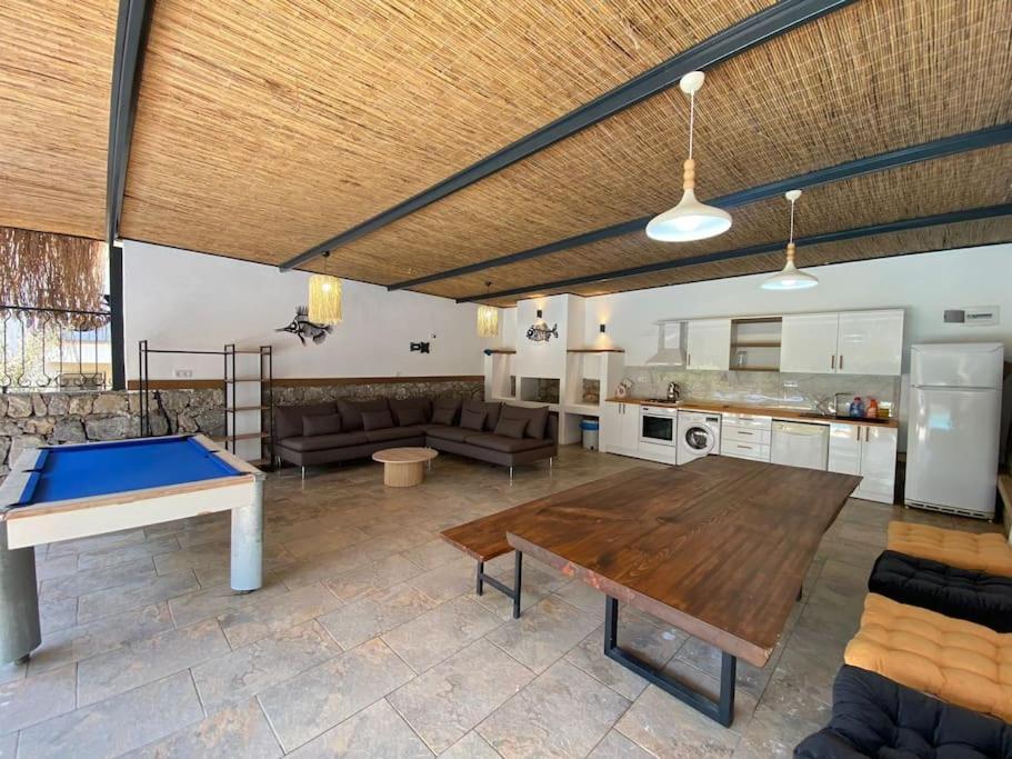 Large With Private Heated Outdoor Pool *