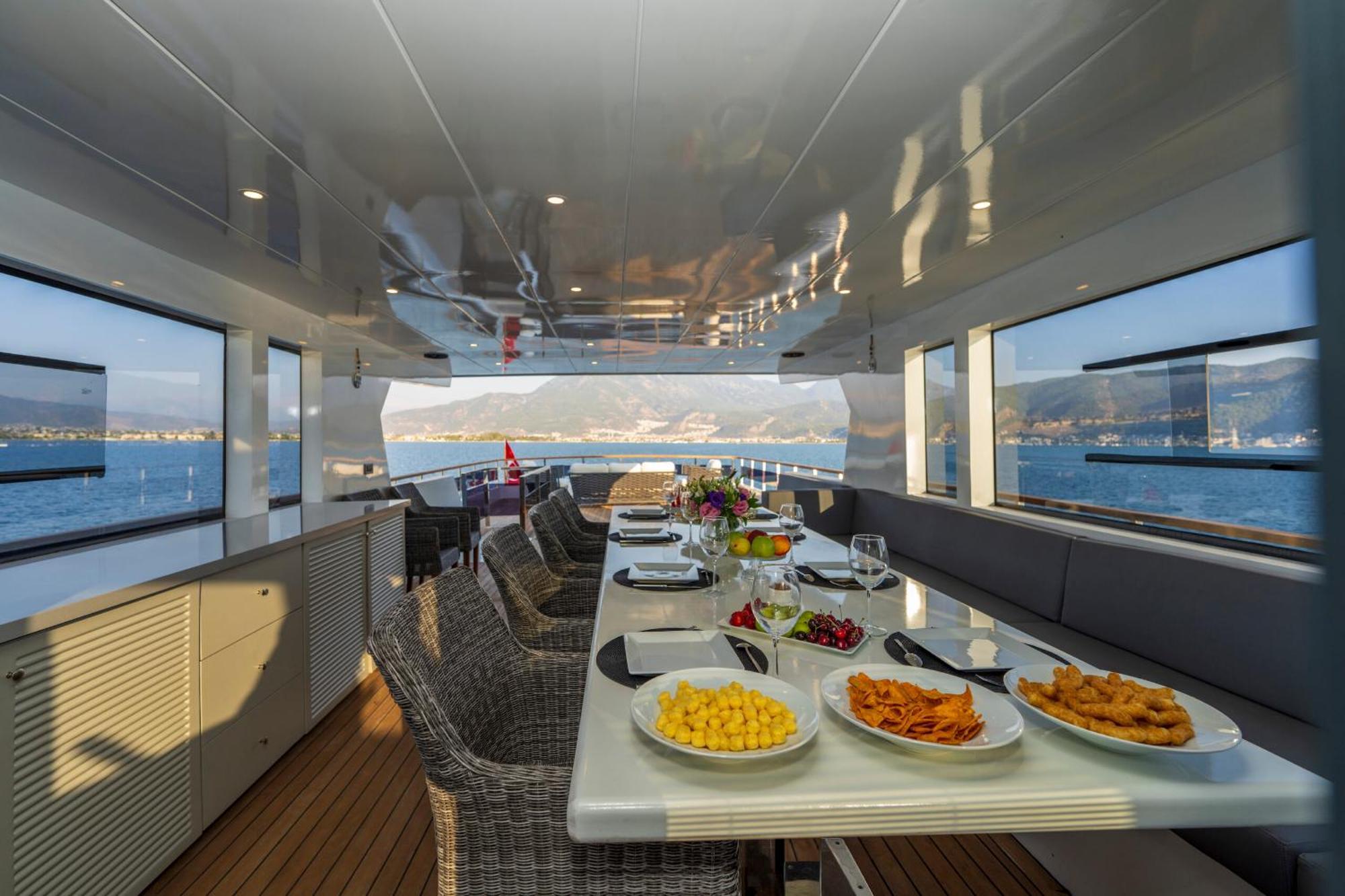 Botel Explorer Yacht