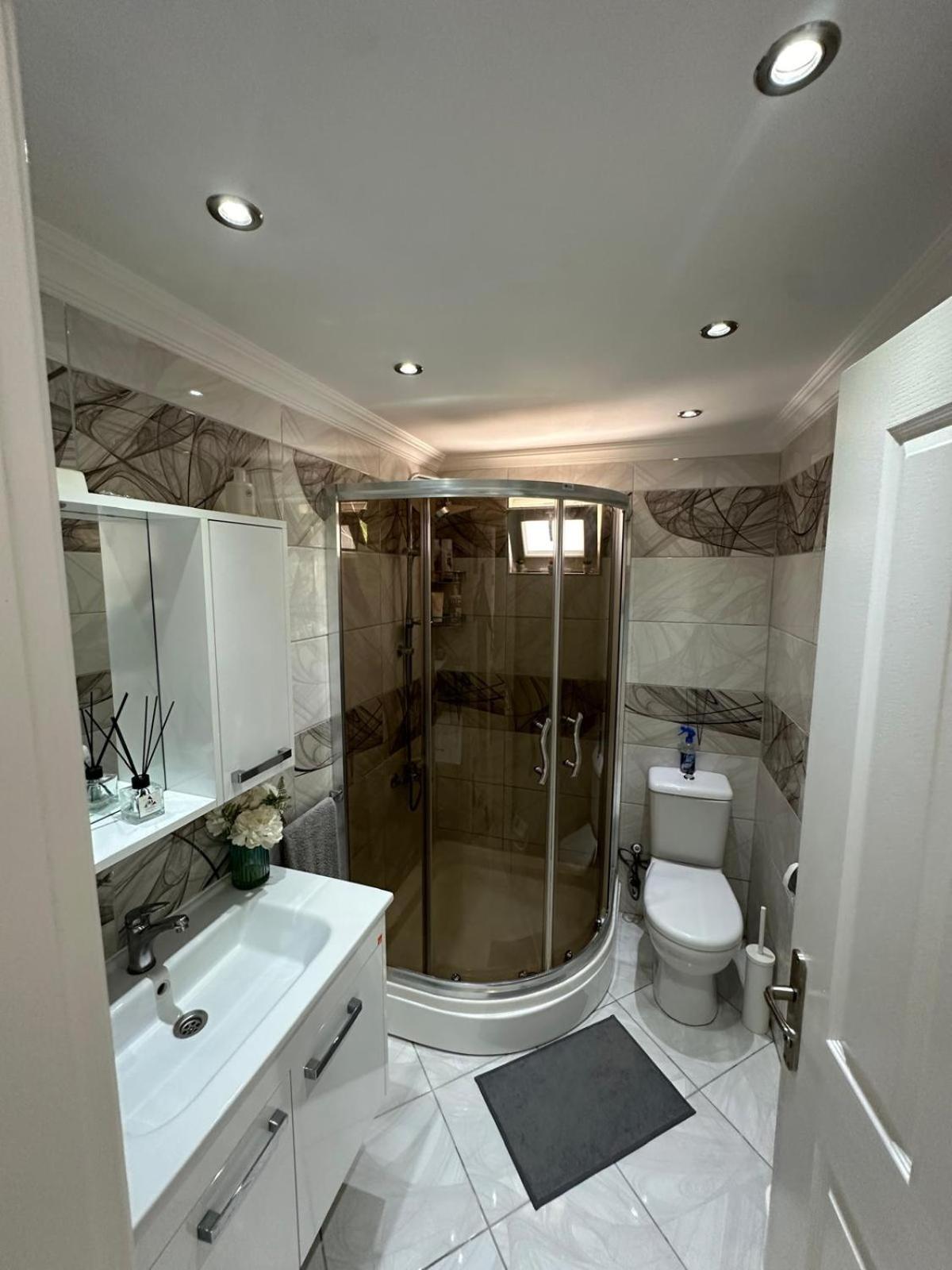 London By Luxury Group *