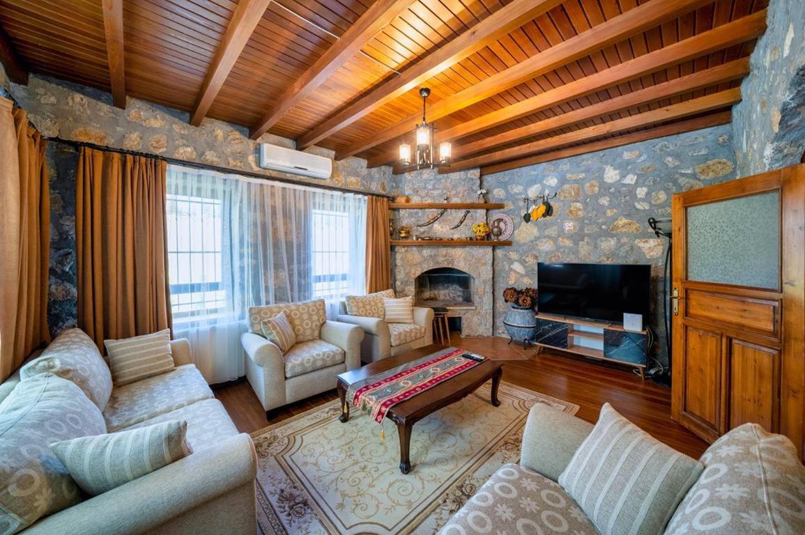 Limon Villa *