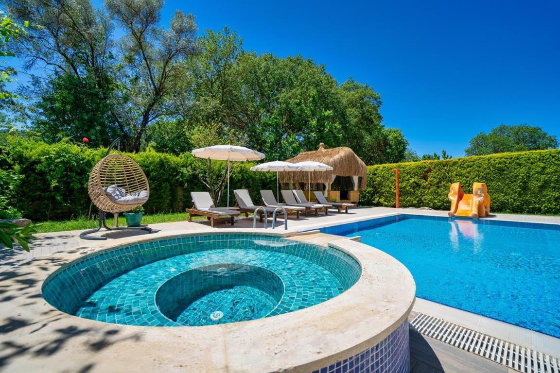 Limon Villa *