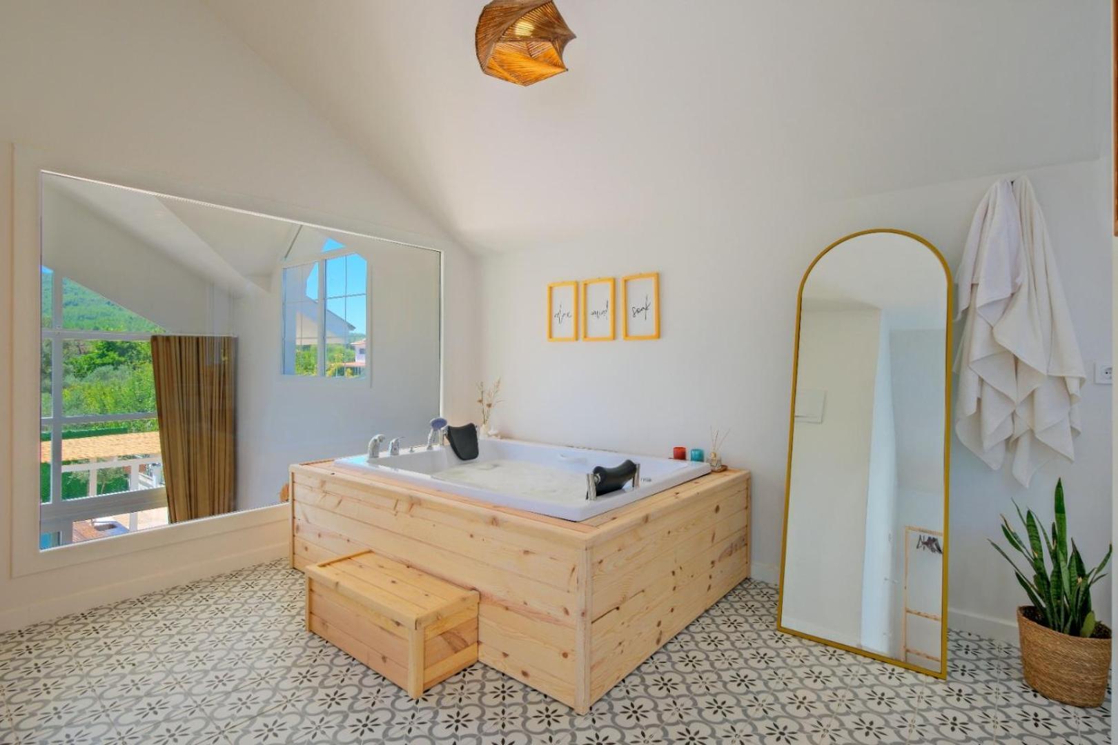 Villa Sunfe / *